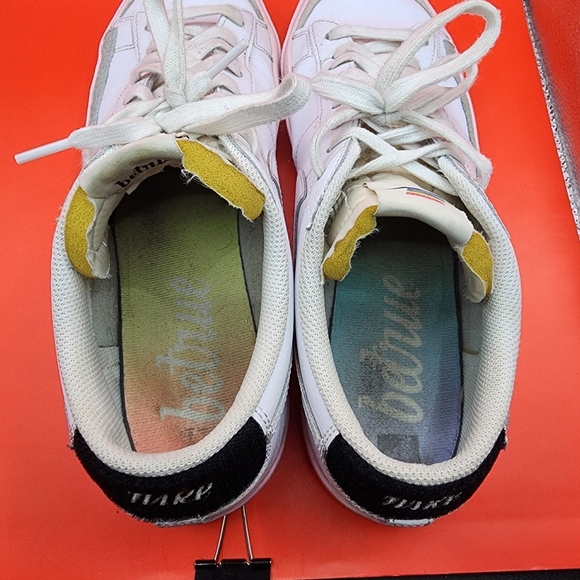 Nike Blazer Low '77 Men's 10.5 Sneakers White Pink Shoes DD3034-100 LGTBQ+ - Picture 7 of 11